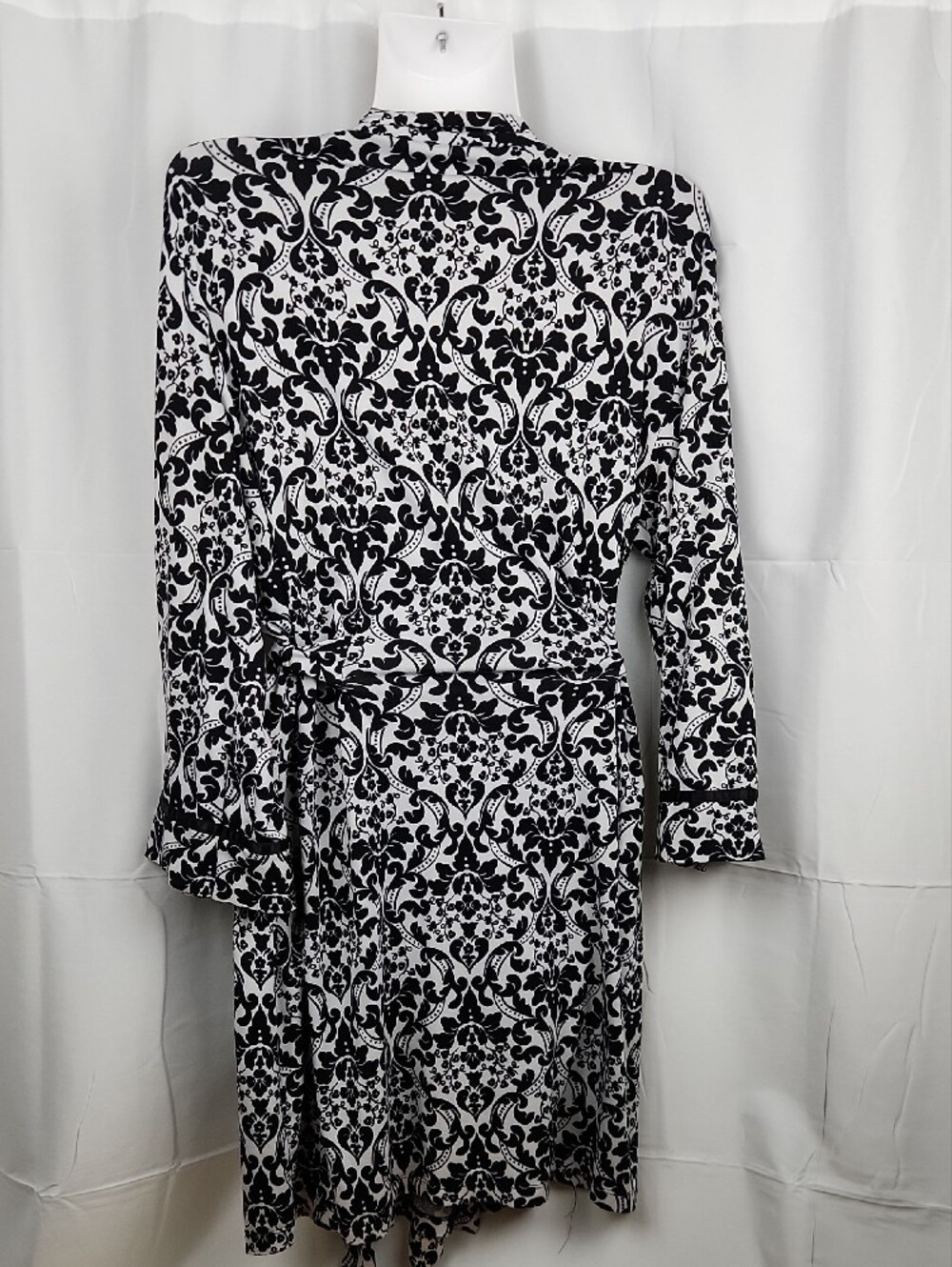 Linea Donatella Black and White Printed Wrap Robe - Picture 5 of 11
